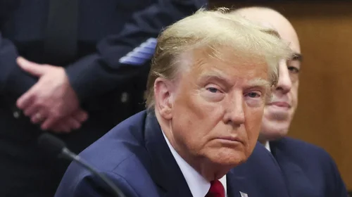 Posponen indefinidamente sentencia a Trump en caso Stormy Daniels