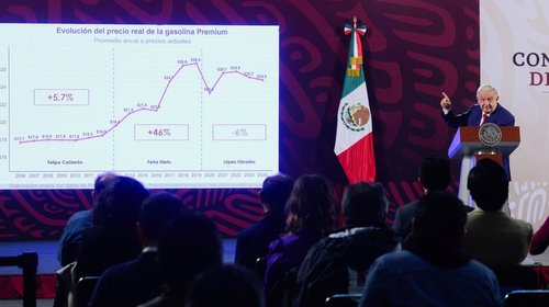 Presume AMLO reducción de los combustibles durante su gobierno