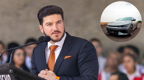 Presume Samuel García nuevo carro eléctrico prestado