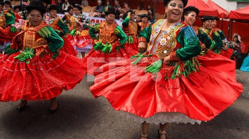 Jisk’a Anata llena de tradición el carnaval paceño en Bolivia