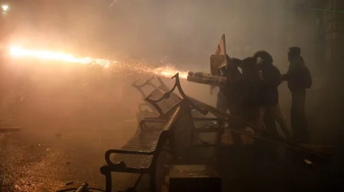 Protestas en Georgia: usan fuegos artificiales contra policía