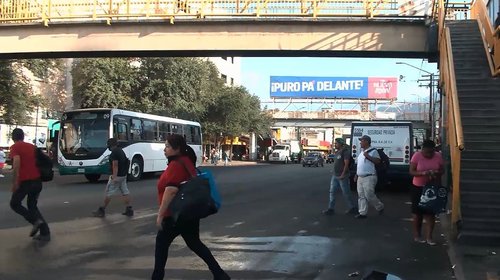 Puentes peatonales no son utilizados por los regios