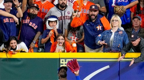 Rangers resisten para vencer 5-4 a Astros; aventajan 2-0