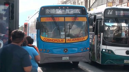 Reactivan transporte público en zonas seguras de la urbe regia