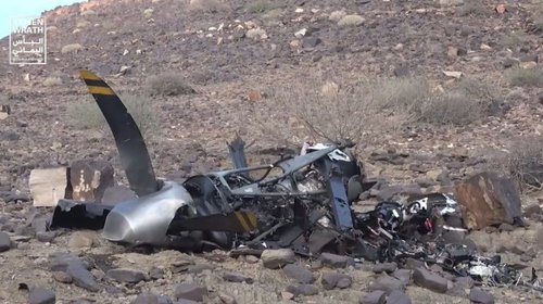 Rebeldes hutíes derriban dron estadounidense y difunden imágenes