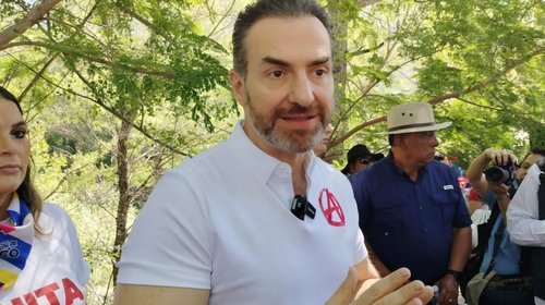 Recorre Adrián colonia San Ángel Sur; urgen servicios públicos