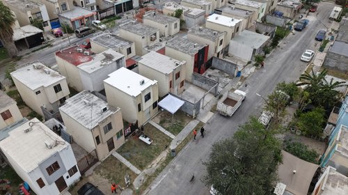 Reducen hasta 6 °C al aplicar aislante en 300 casas de Nuevo León
