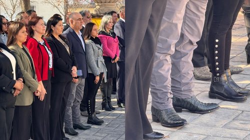 Regidor luce botas de cocodrilo en medio de memes por captura