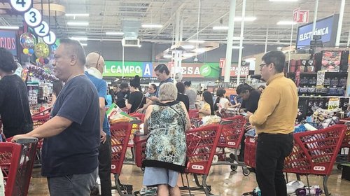 Regios abarrotan supermercados por compras de pánico