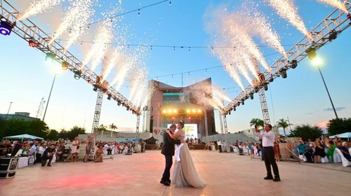 Adultos mayores de Torreón viven noche de gala y coronación