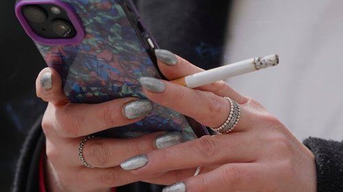 Reino Unido aprueba iniciativa que prohibirá comprar cigarrillos
