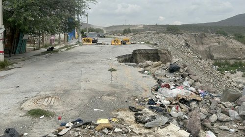 Permitirían vecinos ser reubicados ante desgajamiento en arroyo