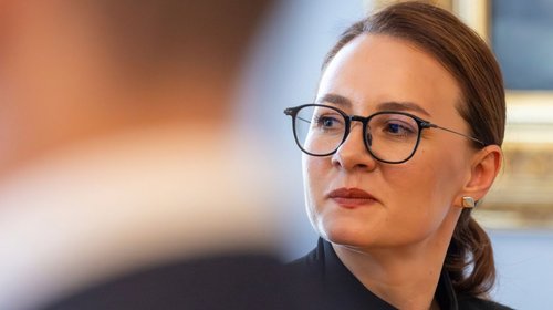 Renuncia primera ministra de Ucrania ante cambios en gabinete