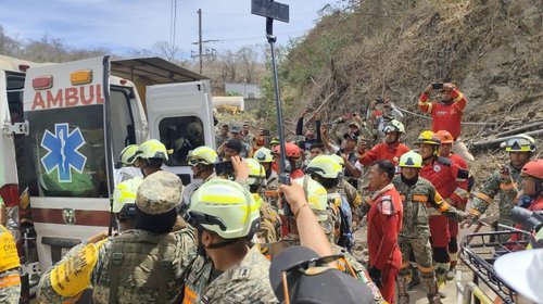 Rescatan a minero hallado con vida en Santa Fe, Sinaloa