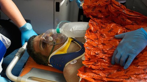Salvan a vigilante atrapado en Venezuela a ocho días de sismos