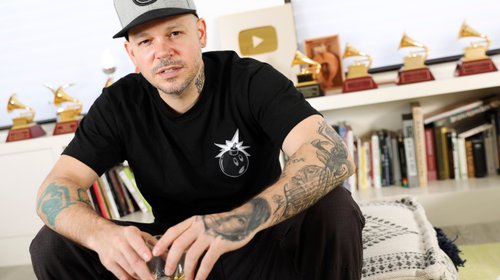 Residente toma enfoque maximalista en 'Las letras ya no importan'