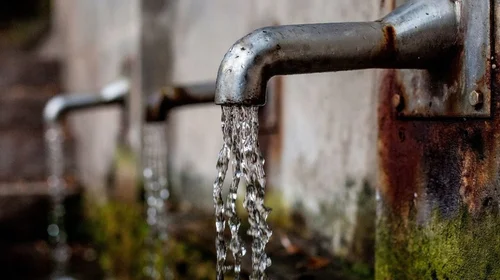 Restablecen agua en Ramos Arizpe tras reparación de fuga