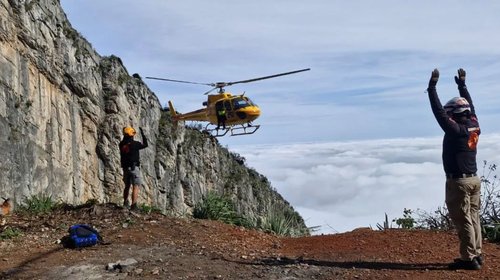 Rescatan a joven senderista lesionado en el cerro de Las Mitras
