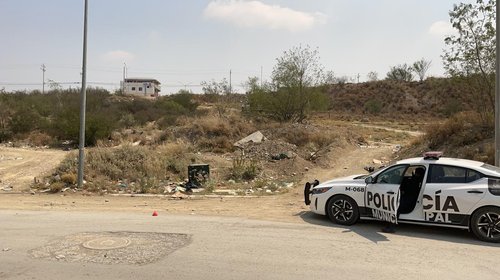 Localizan cuerpo calcinado en terreno baldío de Pesquería