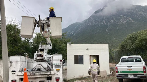 Desmantelan cableado clandestino en La Huasteca