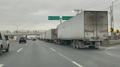  Colapsa retraso aduanero el comercio en puente Reynosa-Pharr 