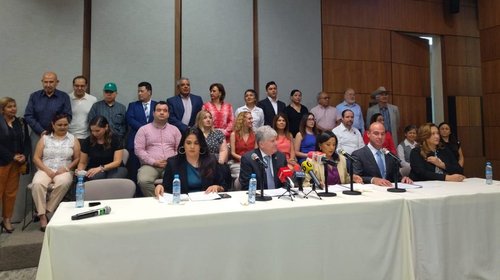 Arman IP y ONGs de Nuevo León frente contra libros de texto
