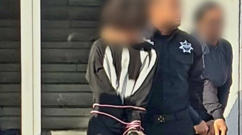 Alumno de 15 años mata a dos maestras en preparatoria