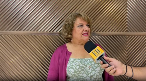Potosina celebra retiro tras 38 años en la maquila de Matamoros