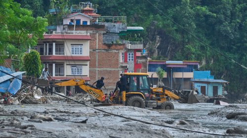 Suben a 558 los desaparecidos por riada que golpeó China y Nepal