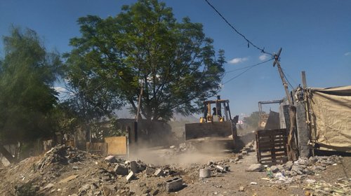 Avanza demolición de construcciones irregulares en río Pesquería