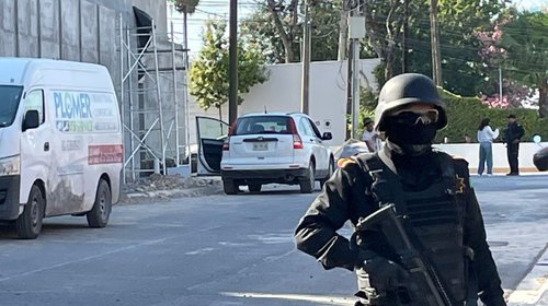 Roban más de 1 millón de pesos en San Pedro tras 'cristalazo'