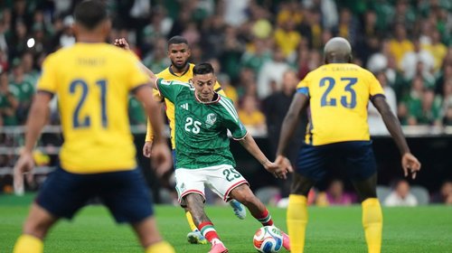 'Piojo' Alvarado ya es el máximo asistidor de México en Mundiales