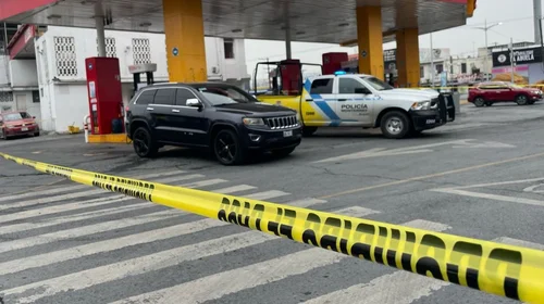 Roba camioneta tras hacerse pasar por cliente