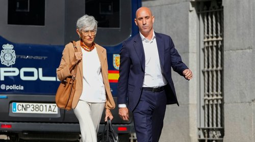 Prohíben a Rubiales acercarse o comunicarse con Jenni Hermoso