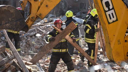 Ataques rusos dejan 5 muertos y más de 30 heridos en Ucrania