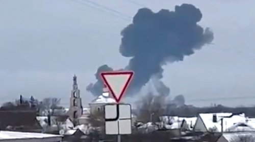 Rusia acusa a Ucrania de derribar avión con 65 prisioneros