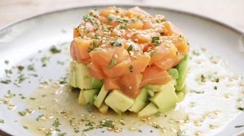 Salmón: Posee abundantes proteínas y es sabroso y nutritivo