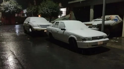 Saltillo amanece cubierto de nieve; recomiendan precaución