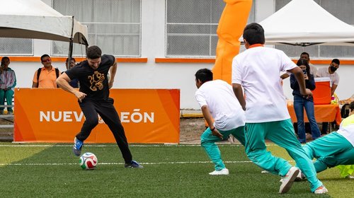 Entrega Samuel García cancha 454 a 101 días de Mundial 2026