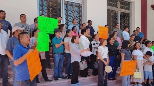 Sancionan a supervisor escolar tras manifestación en Palacio