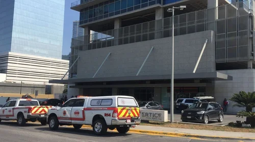 Desalojan edificio en Valle Oriente por fuga de gas