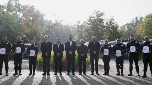 Ascienden a ocho policías en Santiago por profesionalización