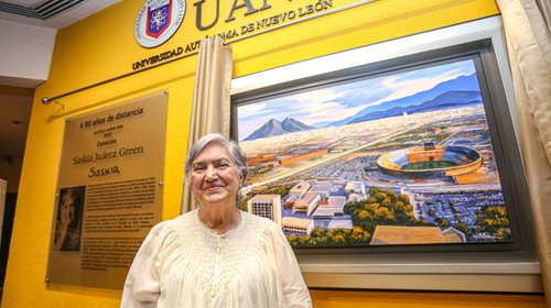 La maestra Saskia Juárez dona su obra a la UANL