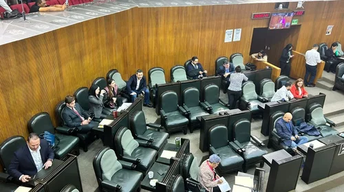 Morenistas se cambian de lugar en el Congreso del Estado