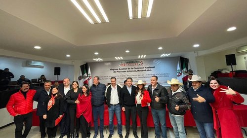 Se registran aspirantes priistas a diputaciones federales