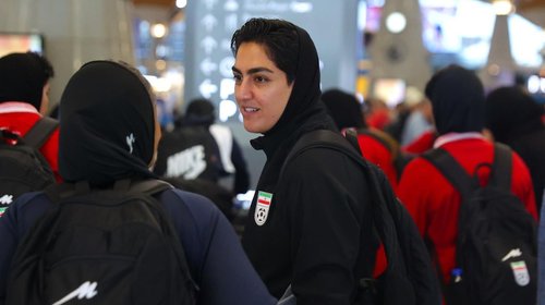 Selección femenina de Irán viajará a Omán tras polémica por asilo
