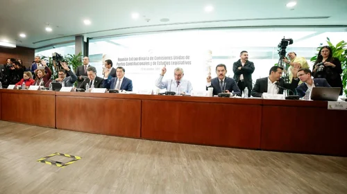 Avalan en comisiones del Senado la Ley Anti Amparo