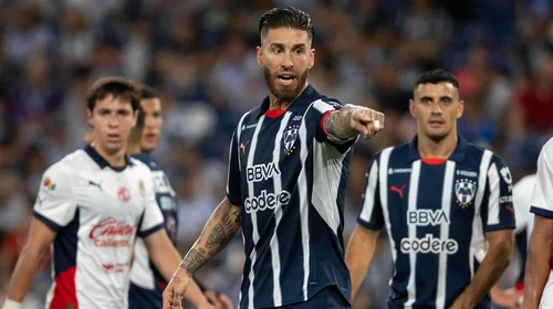 Un 'gigante' rojiblanco. Rayados siempre se complica ante Chivas