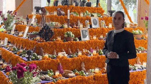 Dedica Sheinbaum ofrenda de Palacio a heroínas de la patria