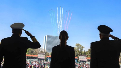 Conmemora Sheinbaum el Día de la Bandera desde Campo Marte